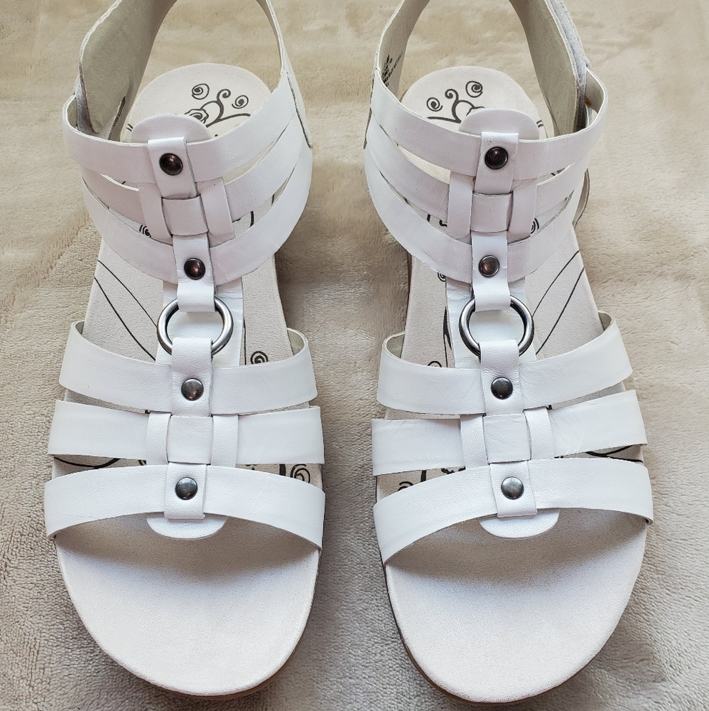 New Baretraps White Leather Sandals, Size 9.5M